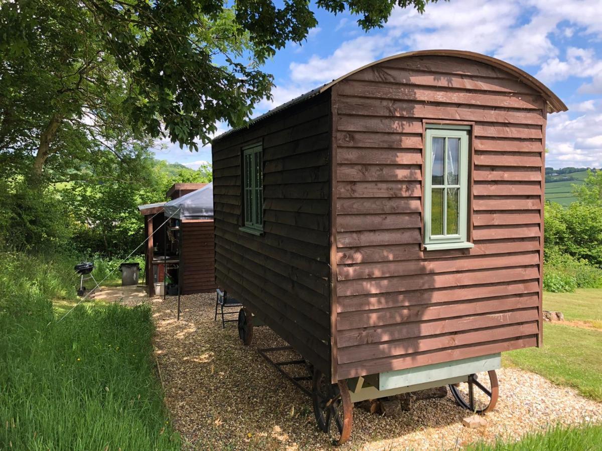 The Shepherds Hut At The Shippen, Tiphayes ホニートン エクステリア 写真