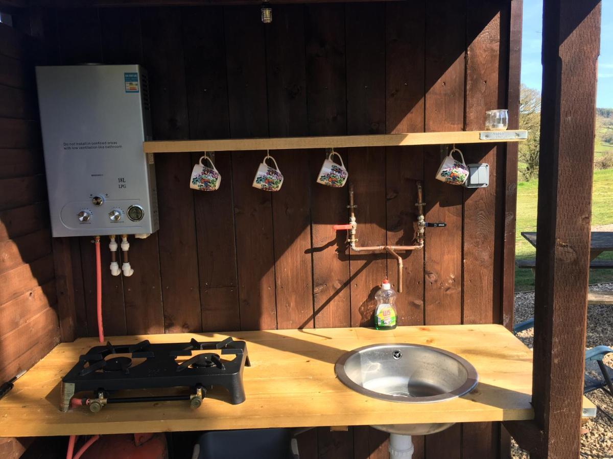 The Shepherds Hut At The Shippen, Tiphayes ホニートン エクステリア 写真