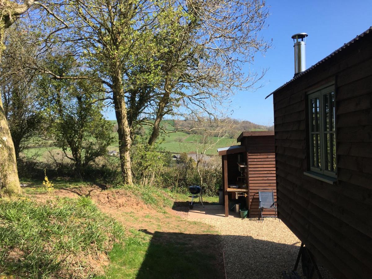 The Shepherds Hut At The Shippen, Tiphayes ホニートン エクステリア 写真